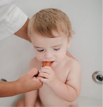 Last inn bildet i Galleri-visningsprogrammet, Mushie Fingertannbørste (Clay/Shifting Sand)